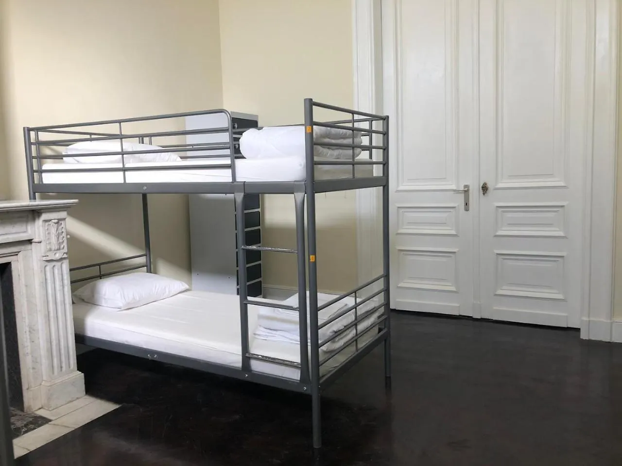 Boomerang Antwerp Pansiyon Hostel